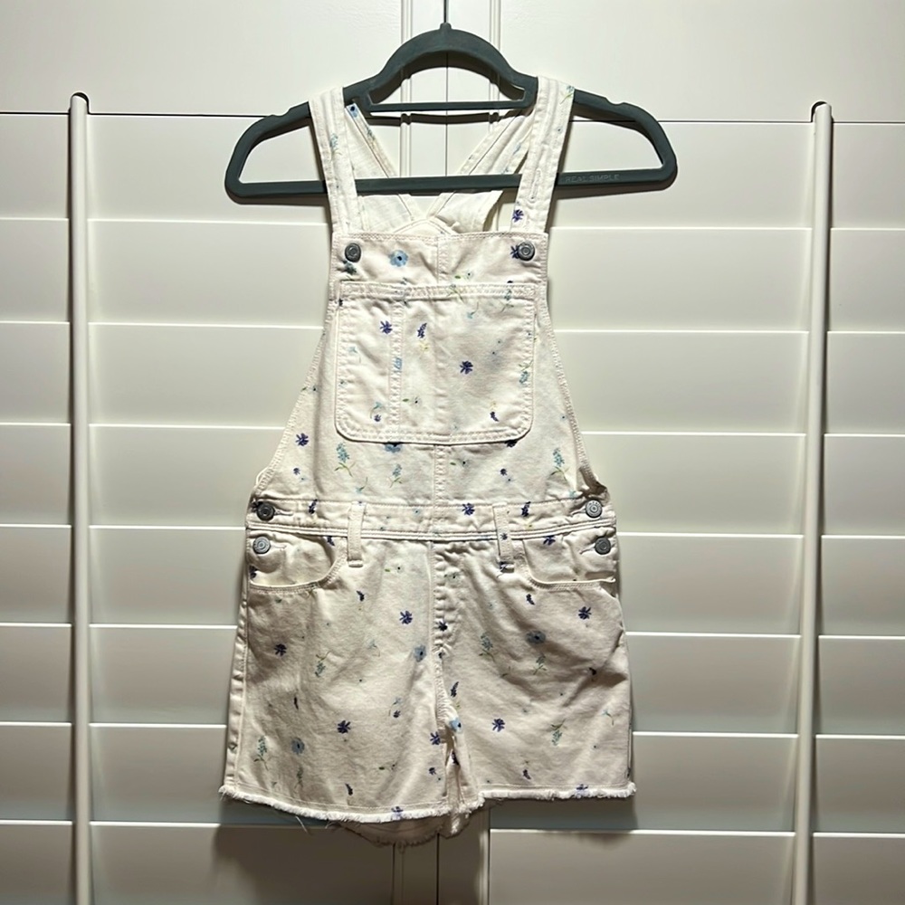 Adorable denim overall shorts